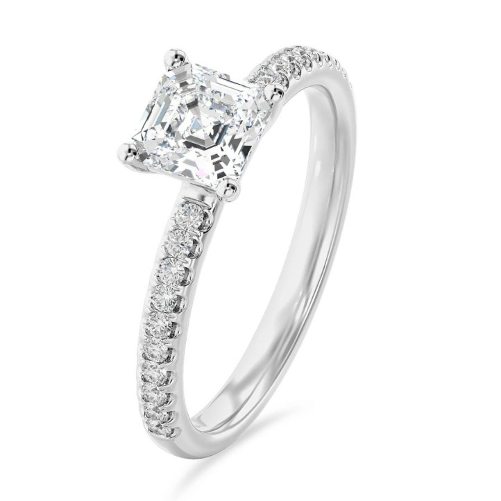 2.50 carats bague solitaire avec un diamant taille asscher en or blanc et diamants sur les côtés
