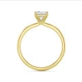 3.00 carat bague solitaire avec un diamant de taille radiant en or jaune