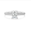 3.00 carat bague solitaire avec un diamant de taille radiant en or blanc et diamants sur les côtés