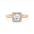 5.00 carats bague solitaire de type auréole avec un diamant taille asscher en or rouge et diamants ronds