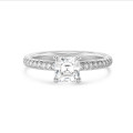 2.50 carats bague solitaire avec un diamant synthétique taille asscher et un halo caché en or blanc