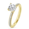 3.00 carats bague solitaire avec un diamant taille asscher et un halo caché en or jaune