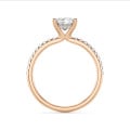 2.50 carats bague solitaire avec un diamant princess et un halo caché en or rouge