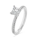 5.00 carats bague solitaire avec un diamant princess et un halo caché en or blanc