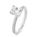 5.00 carat bague solitaire avec un diamant de taille radiant et un halo caché en or blanc