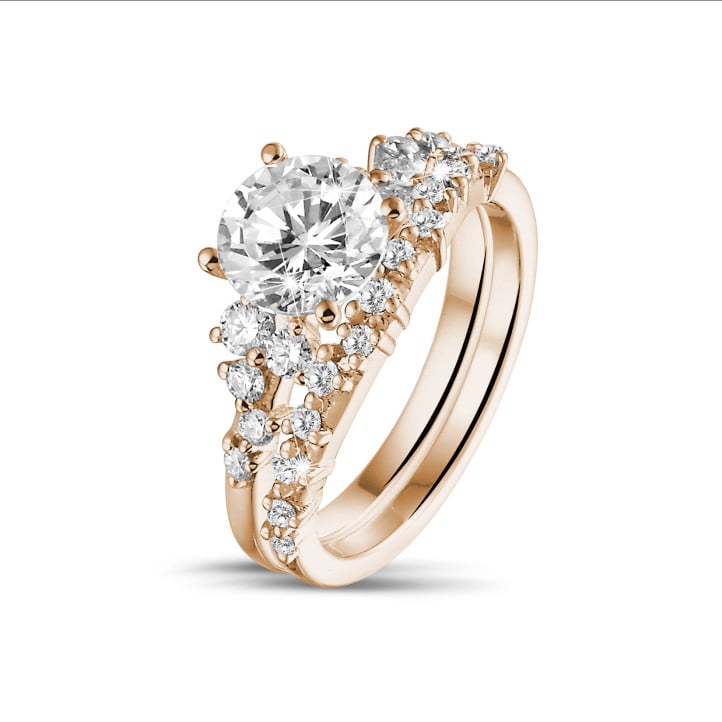 1.00 carat bague solitaire en grappe avec un diamant rond en or rouge