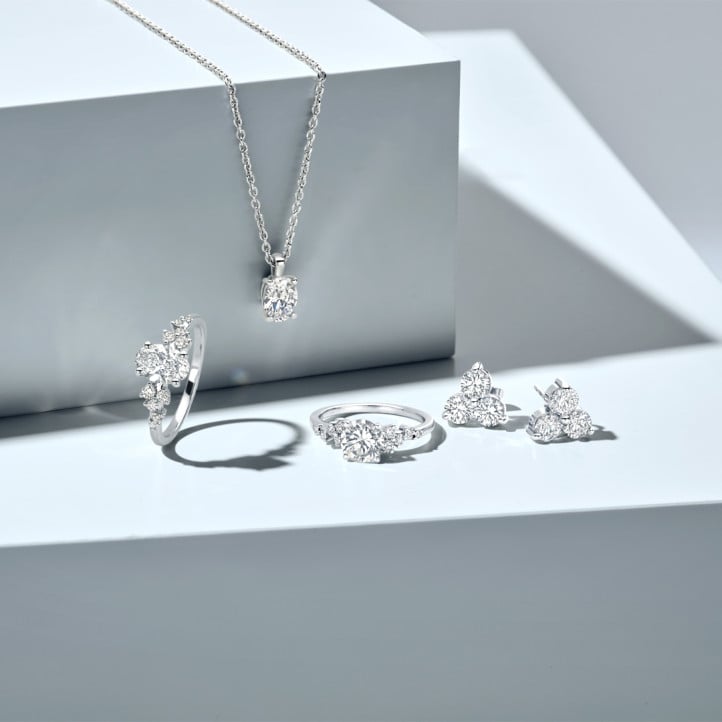 3.00 carat Pendentif solitaire avec diamant de laboratoire ovale en or blanc