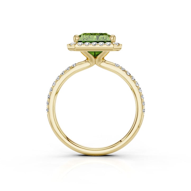 Bague solitaire halo 2,00 carats avec un diamant émeraude Fancy Vivid Green de synthèse en or jaune, sertie de diamants latéraux.