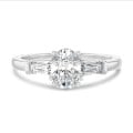 3.00 carat bague trilogie en platine avec un diamant de laboratoire ovale et deux diamants de laboratoire baguettes de forme conique
