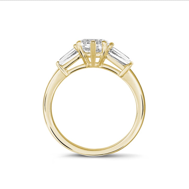 1.00 carat Bague trilogie en or jaune avec un diamant de laboratoire marquise et deux diamants de laboratoire baguettes de forme conique