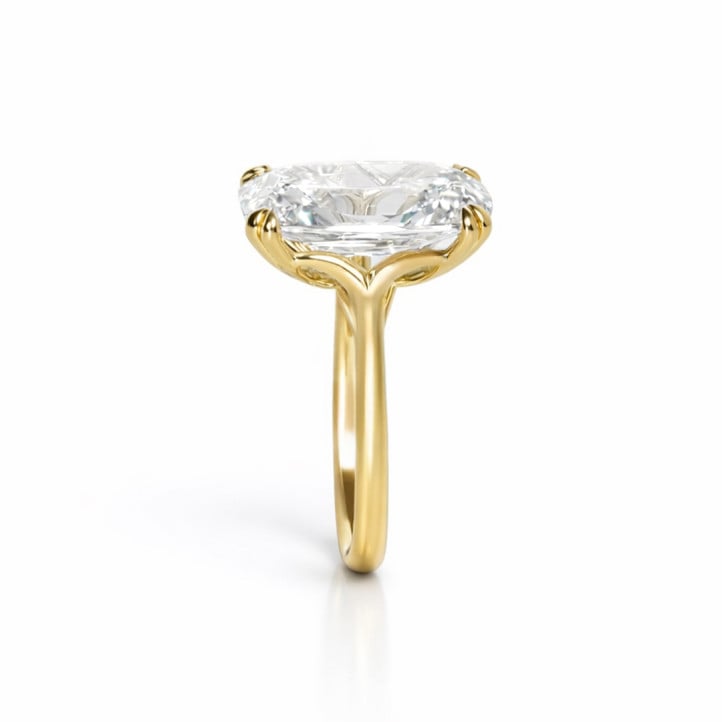 Bague unique en son genre avec diamant de 10,14 carats, taille coussin allongée Old Mine, créé , monté sur or jaune.