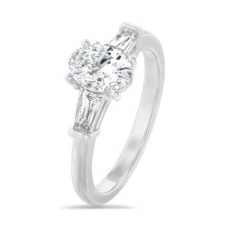 3.00 克拉白金三鑽戒指，鑲嵌椭圓形培育鑽石和梯形培育鑽石