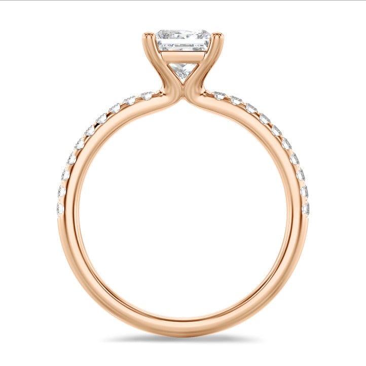 Anello solitario da 2,50 carati con diamante princess coltivato in laboratorio in oro rosso con diamanti laterali coltivati in laboratorio