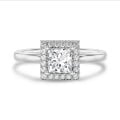 Anello solitario halo da 1,20 carati con diamante princess in oro bianco con diamanti tondi