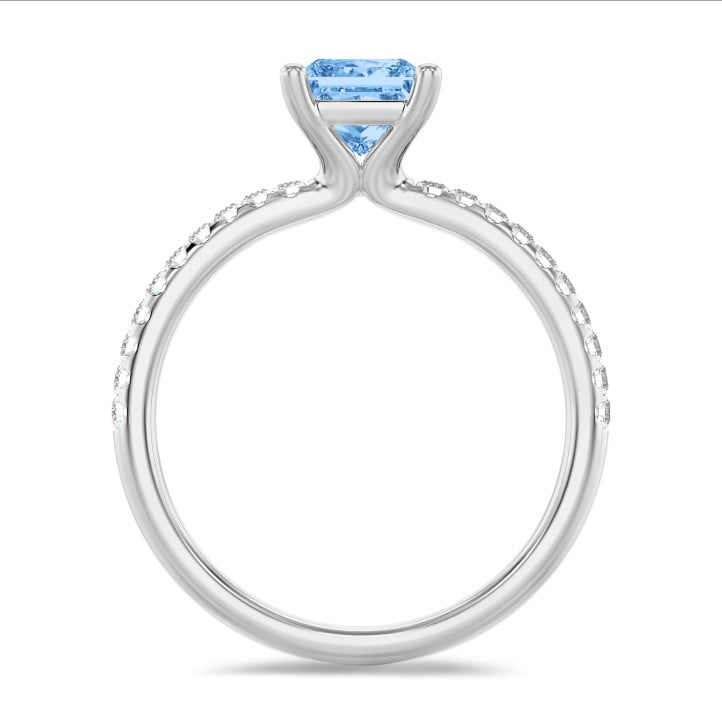 Anello solitario da 1,50 carati con un diamante blu princess coltivato in laboratorio in oro bianco con diamanti laterali coltivati in laboratorio