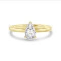 Anello solitario da 1,50 carati con diamante pera in oro giallo