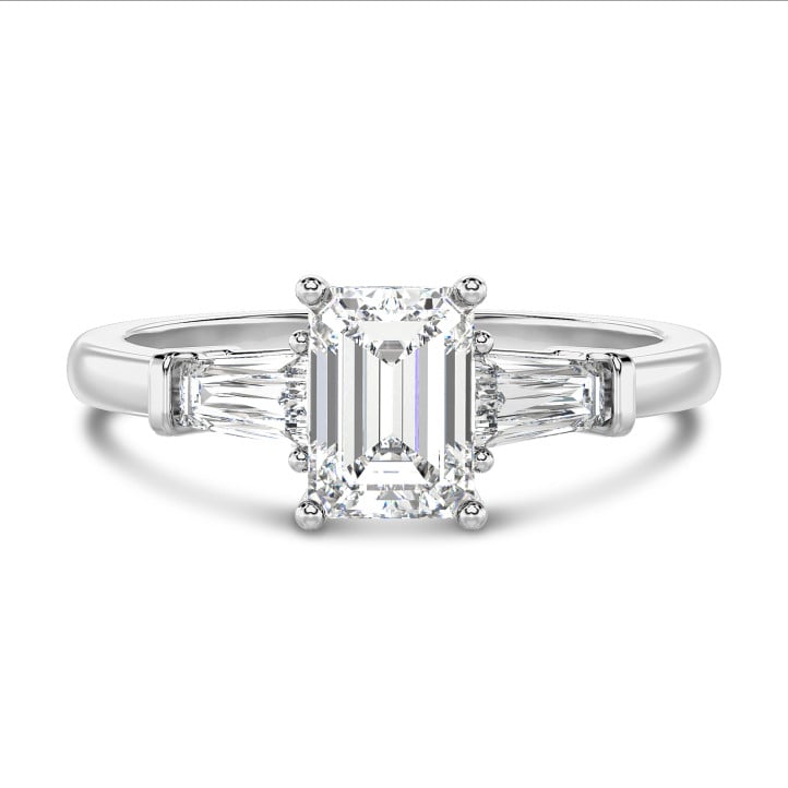Anello trilogy da 1,00 carati in oro bianco con diamante taglio smeraldo coltivato in laboratorio e baguette affusolate coltivate in laboratorio