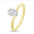 Anello solitario da 2,00 carati con diamante ovale coltivato in laboratorio in oro giallo