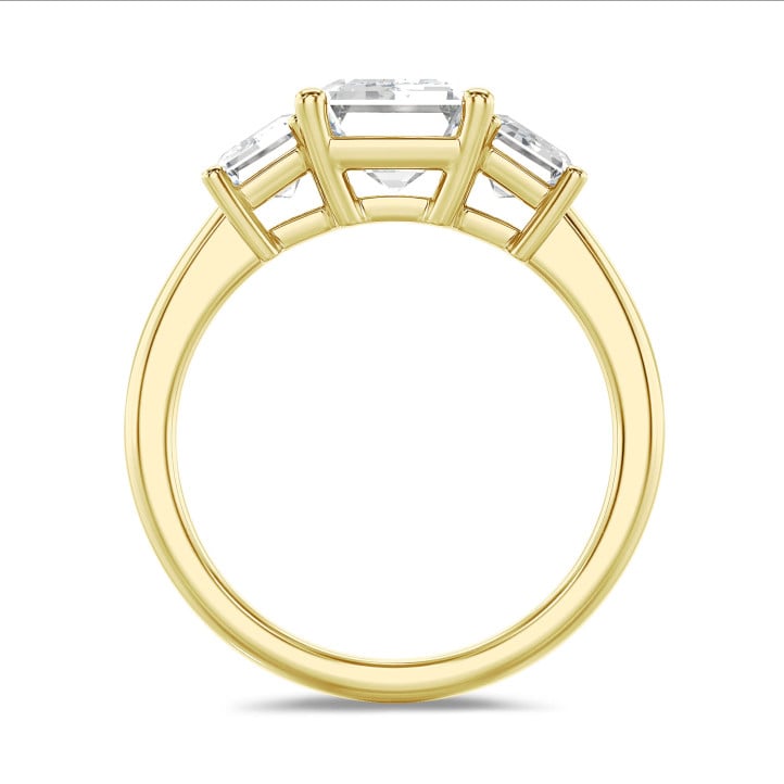 Anello trilogy da 4,40 carati in oro giallo con diamanti taglio smeraldo coltivati in laboratorio
