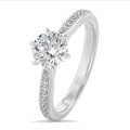 Anello solitario da 2,50 carati in platino con diamante rotondo e diamanti laterali