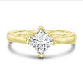 Anello solitario da 3,00 carati in oro giallo con un diamante princess coltivato in laboratorio