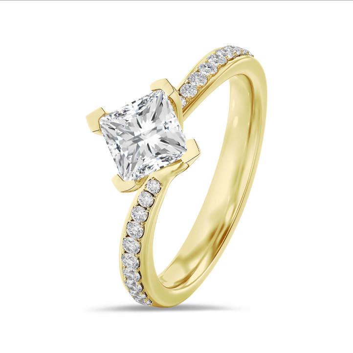 Anello solitario da 1,50 carati in oro giallo con diamante princess e diamanti laterali