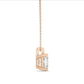 Pendente con solitario in oro rosso da 5,00 carati con diamante princess