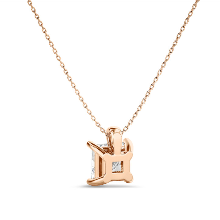 Pendente con solitario in oro rosso da 5,00 carati con diamante princess