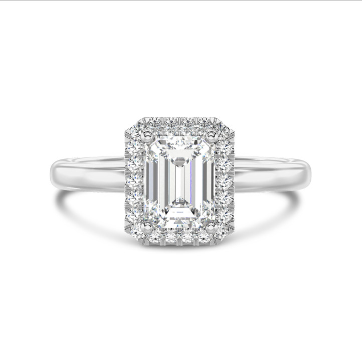 Anello solitario halo da 5,00 carati con diamante taglio smeraldo coltivato in laboratorio in oro bianco con diamanti tondi coltivati in laboratorio