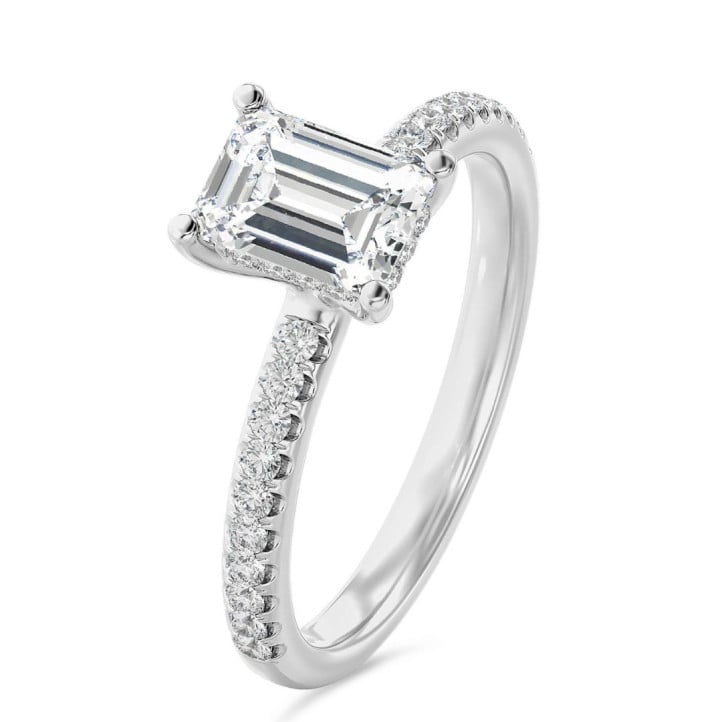 Anello solitario da 5,00 carati con diamante taglio smeraldo coltivato in laboratorio e aureola nascosta in oro bianco