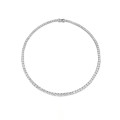 Collana in oro bianco con diamanti disposti in gradazione, per un totale di 22,25 carati