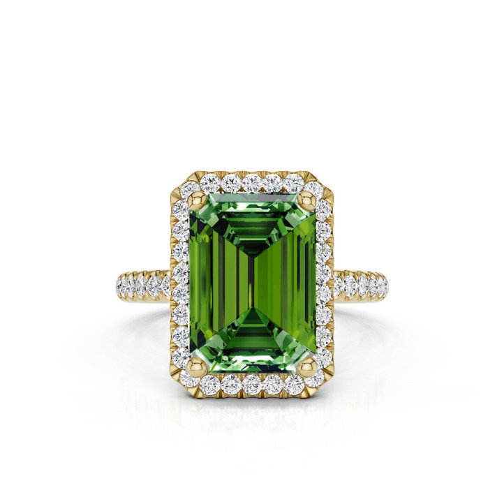 Anello solitario con castone a corona da 2,00 carati con un diamante sintetico taglio smeraldo Fancy Vivid Green in oro giallo con diamanti laterali