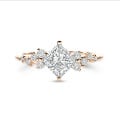 Anello solitario con diamante taglio princess da 1.00 carati in oro rosso