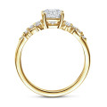 Anello solitario con diamante taglio cuscino da 2.00 carati in oro giallo