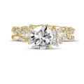 1.00 carat solitaire cluster ring in yellow gold with a round diamond