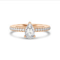 2.00캐럿 솔리테어 링, 레드 골드에 진주 모양 다이아몬드와 사이드 다이아몬드