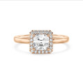 2.50캐럿 솔리테어 할로 링에 레드 골드와 라운드 다이아몬드가 세팅된 아셔 컷 다이아몬드