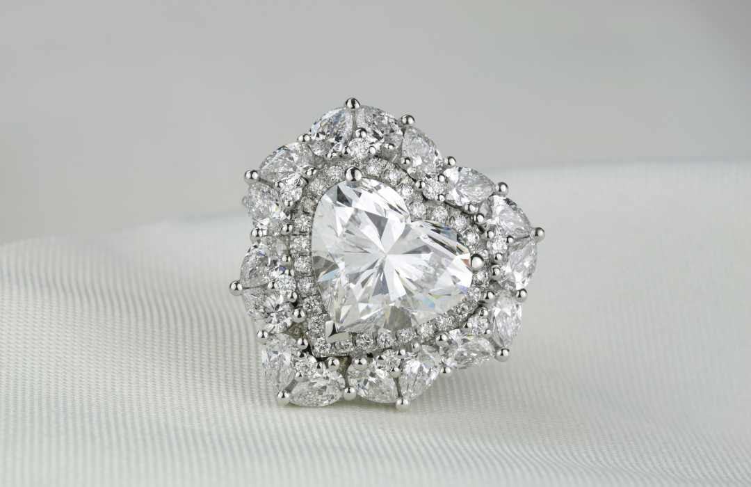 Gioiello con diamante