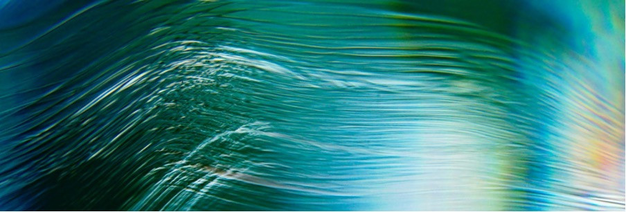 Wellenförmiges Verhalten von Elektronen im Quantencomputing.