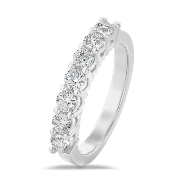 Ringen - Ring half gezet met 0.70 karaat diamanten in wit goud