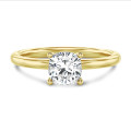 3.00 karaat solitaire ring met een cushion diamant in geel goud