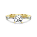 3.00 karaat solitaire ring met een cushion diamant in geel goud met zijdiamanten