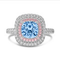 1.50 karaat solitaire dubbele (roze-wit) halo ring met een blauwe cushion diamant in witgoud en zijdiamanten