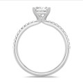 1.20 karaat solitaire ring met een lab grown princess diamant in wit goud met lab grown zijdiamanten