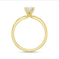 1.00 karaat solitaire ring met peervormige diamant in geel goud