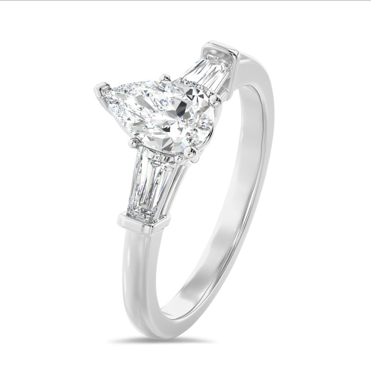 1.00 karaat trilogie ring in witgoud met peervormige lab grown diamant en conische lab grown baguettes