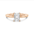 1.00 karaat solitaire ring met een emerald cut diamant in rood goud
