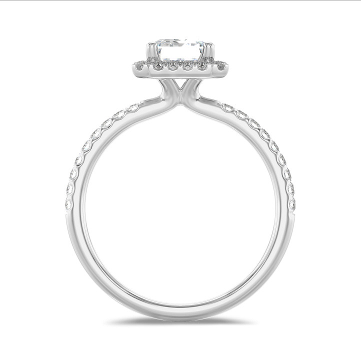 1.00 karaat halo solitaire ring met een emerald cut diamant in wit goud met ronde diamanten