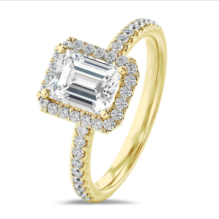 3.00 karaat halo solitaire ring met een emerald cut diamant in geel goud met ronde diamanten