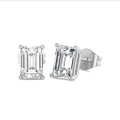 2.00 karaat solitaire oorbellen in wit goud met emerald cut diamanten
